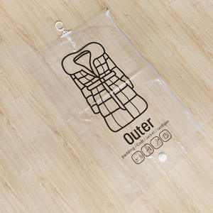 1 pièce Organisateur de placard suspendu sous vide pour rangement de vêtements, gain de place, sacs scellés transparents pliables, type crochet pour armoire - Product Image 3