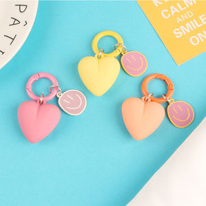 Porte-clés Cœur Émaillé Couleur Bonbon avec Visage Souriant pour Sac Femme - Product Image 3