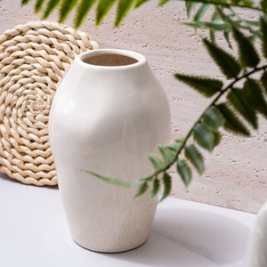 Vase en céramique CallaFloral, beige glacé, style nordique, décoration de table pour salon ou salle à manger - Product Image 1