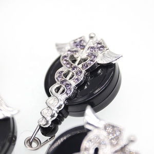 Accessoires infirmiers : Porte-badge rétractable avec symbole médical, serpent en strass, aile d'ange, fournitures de bureau - Product Image 3