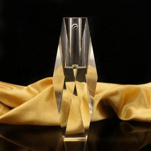 Jarrón de Cristal con Flores Artificiales de Feng Shui de Lujo, Diseño de Pavo Real, con Tamaño Personalizable - Product Image 1