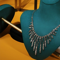 Ensemble d'accessoires de présentation LED en velours vert et or de luxe personnalisé GZowin pour bijouterie, avec support à bijoux durable de haute qualité