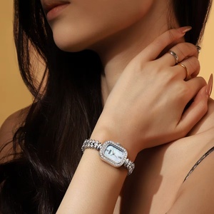 Reloj de Cuarzo para Mujer Mark Fairwhale FW-3010, Diseño Rectangular de Lujo, Correa de Acero Inoxidable con Cristales, Regalo Creativo Informal - Product Image 6