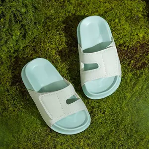 Nouvelles pantoufles d'été antidérapantes pour enfants avec fermetures à scratch, design monobloc pour garçons et filles - Product Image 2