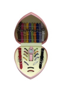 Vente en gros Ensemble montre <span class=keywords><strong>femme</strong></span> avec logo personnalisé et bracelets interchangeables Coffret cadeau belle fille avec cœur - Product Image 2