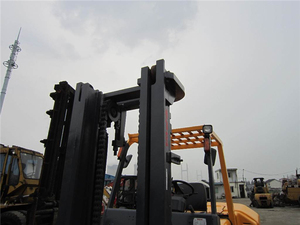 Used 10-Ton TCM FD100Z8 <b>Forklift</b> USA Original Diesel Engine Gearbox Pump High Efficiency 4WD Rough Terrain Solid Tire - Product Image 5