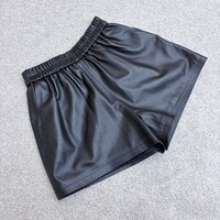 Shorts en cuir noir décontractés pour femme, respirants et imperméables, taille mi-haute élastique, avec boutons-pression latéraux – Collection Chic de notre Outlet d'usine