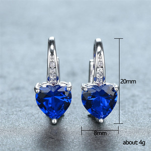 Orecchini pendenti in cristallo a forma di cuore per donna, accessori di moda romantici ed eleganti da indossare ogni giorno - Product Image 5