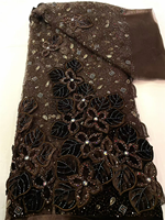 NI.AI Nouveau design de dentelle perlée avec fleurs brodées sur filet et paillettes, tissu en dentelle filet pour robes de mariée et tenues de soirée