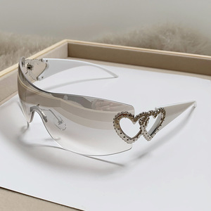 European And American Oversized Frameless <b>Sunglasses</b> Double Heart Design UV400 Women's Y2K Fashion Style - Product Image 3