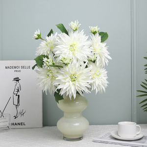 Flores de seda artificiales Ruilisi, dalias y crisantemos blancos y amarillo claro para decoración de bodas y hogar. - Product Image 3