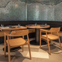 Ensemble table et chaises de restaurant, mobilier commercial pour café, table en bois massif avec plateau en pierre frittée pour café, bistrot, hôtel