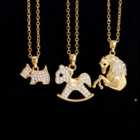 Colliers pendentifs personnalisés en forme d'animaux (chien, cheval de Troie) en cristal CZ plaqué or, vente en gros de l'usine de Yiwu, bijoux pour hommes et femmes