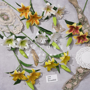 Ramo de Lirios Artificiales Yixuan, 2 Flores 1 Capullo, Flor de Seda, Decoración para Bodas - Product Image 1