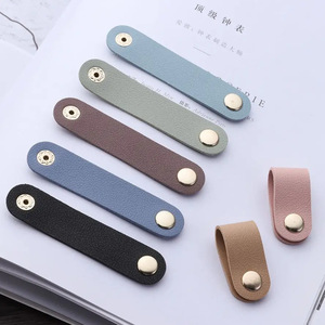 Venta directa de fábrica de organizador de cables para auriculares de cuero PU con hebilla creativa para gestión de cables, cable portátil para auriculares - Product Image 3