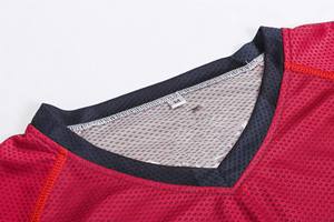 Maillot de Ciclismo MTB DEZE Personalizado con Degradado Rojo y Negro, Manga Tres Cuartos, Ajustado, Ropa y Equipamiento Profesional para Ciclismo MTB - Product Image 3