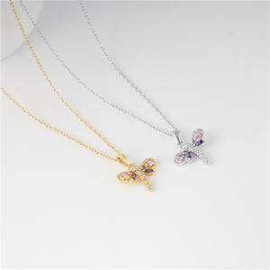 Collar con colgante de libélula de circonita morada y rosa en plata de ley S925, versión de cobre personalizable, con temática animal para mujer - Product Image 4
