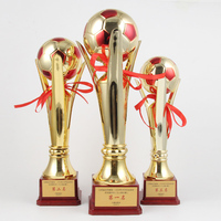 Trophée de football de Base rouge de haute qualité Prix Sport et compétition de jeu Champion Souvenir Trophée Coupe Football Trophée en plastique