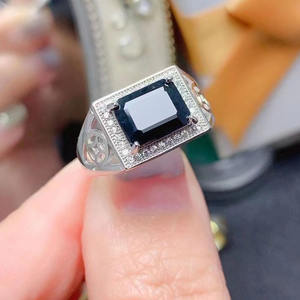 แหวนหมั้นผู้ชายเงินแท้ 925 ชุบทองคำขาวคุณภาพสูง ประดับพลอยไพลิน - Product Image 1