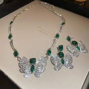 Venta al por mayor moda fiesta banquete diamantes de imitación exagerada piedra verde collar y pendiente mariposa conjunto de joyas para mujeres - Product Image 2
