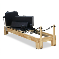 Lit de Pilates Reformer Classique Haut de Gamme en Chêne, Durable et Portable, pour Studio de Yoga ou Espaces de Travail