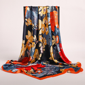 Pañuelo de Seda Satinado con Personajes de Dibujos Animados de Lujo Ligero, 70x70cm, Agradable al Tacto, Estilo Europeo Americano - Product Image 2