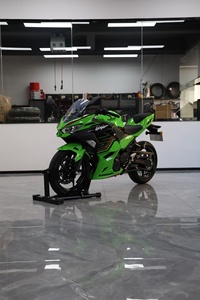 Motocicleta de Segunda Mano, Marca Modelo 400, Color Verde, con 16500 km, Rendimiento Confiable y Diseño Icónico. - Product Image 2