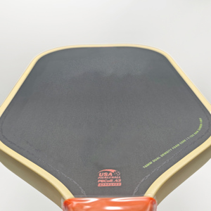 Ракетка для пиклбола Bread and Butter Loco Elongated 16 мм с сердцевиной из пеноматериала двойной плотности, 8.0 унций. Ракетка для пиклбола CFC Surface - Product Image 5