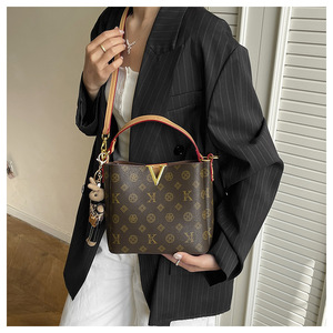 Sacs à main pour femmes au design célèbre, <span class=keywords><strong>prix</strong></span> d'usine, sacs à bandoulière en cuir rouge et noir, sacs à bandoulière élégants et originaux - Product Image 6