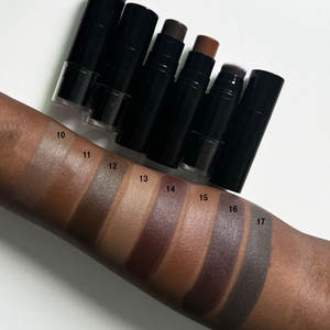 Bâtonnets de maquillage personnalisés à marque privée pour peaux foncées : illuminateurs, bronzants et poudres illuminatrices pour le visage et le corps - Product Image 3