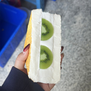 Réplique de sandwich au kiwi en plastique, modèle de présentation, délicieuse réplique estivale crémeuse et moelleuse, tranche de pain au yaourt fouetté, pour décoration de café - Product Image 2