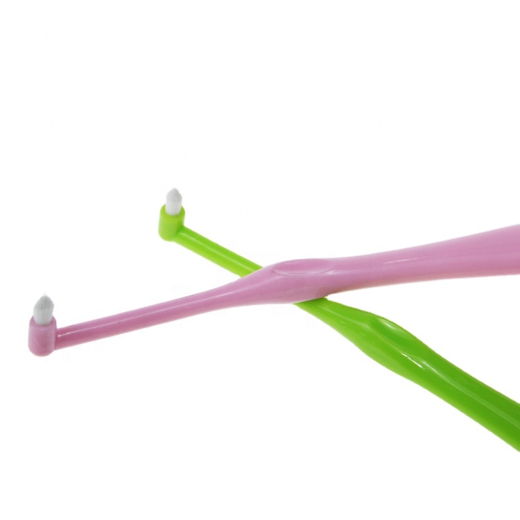 Недорогая Мягкая зубная щетка с противоскользящей ручкой