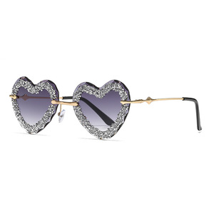 Gafas de sol de lujo con forma de corazón y diamantes de imitación para mujer, montura metálica, protección UV400, gafas de sol de moda, tipo 3, lentes negras - Product Image 1