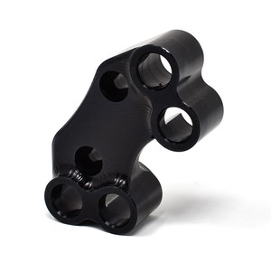 Alloggiamento per interruttore a 4 pulsanti sul manubrio destro (fori non allineati) - Product Image 1