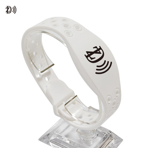HF Mifare ntag NFC RFID สายรัดข้อมือซิลิโคนโลโก้กำหนดสีเอง <span class=keywords><strong>QR</strong></span> <span class=keywords><strong>Code</strong></span> สำหรับยิมและสายรัดข้อมือสำหรับเล่นกีฬา - Product Image 2
