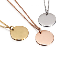 Collier à pendentif rond en or 18 ct gravé en métal vierge avec disque et logo personnalisé