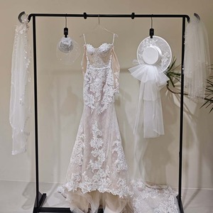 LY171 Robes de mariée sirène élégantes avec broderie en dentelle et manches - Product Image 2