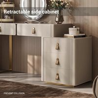 Bureau de toilette moderne de luxe avec plateau en pierre, 360 °   Miroir LED rotatif et armoire latérale rétractable pour chambre à coucher.