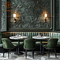 Meubles de luxe pour café, restaurant, chaises en cuir vert et ensemble de table ronde en marbre avec canapé incurvé pour la restauration fine