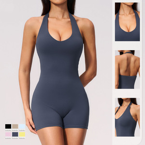 Ensemble de yoga multi-styles pour femmes, haut court à col halter et col en U, short cycliste, pantalon capri et pantalon large respirant pour le fitness - Product Image 3