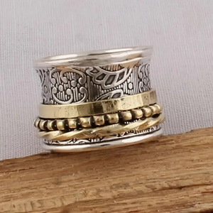 Anello con linea geometrica bicolore per donna, anello da dito alla moda in stile vintage, accessorio per gioielli da tutti i giorni - Product Image 2