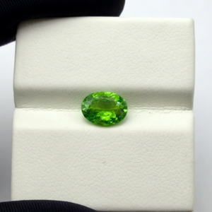 Pierre précieuse naturelle de tsavorite grenat, taille ovale, verte, 1,43 ct, couleur vibrante, pour la fabrication de bijoux - Product Image 1
