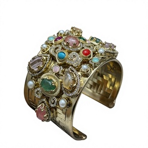 Bracelet ouvrable en or finition impeccable, qualité supérieure, style Kundan, pour mariage et fiançailles, collection pour occasions spéciales, pour femmes. - Product Image 2