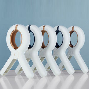 Pinces à linge en plastique très résistantes pinces à <span class=keywords><strong>serviettes</strong></span> <span class=keywords><strong>de</strong></span> <span class=keywords><strong>plage</strong></span> <span class=keywords><strong>pour</strong></span> couverture grande blanchisserie <span class=keywords><strong>pince</strong></span> en plastique coupe-vent - Product Image 1