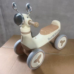 Trottinette pour enfants à quatre roues, draisienne pour une utilisation intérieure et extérieure avec des virages fluides - Product Image 3