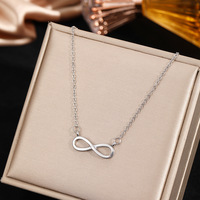 Collier pendentif en acier inoxydable avec symbole de l'infini (figure 8) le plus vendu pour femme - Chaîne de clavicule simple et élégante - Vente en gros de bijoux