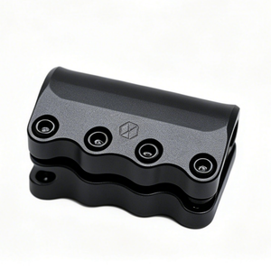 ตัวหนีบสกู๊ตเตอร์รับรองมาตรฐาน IATF16949 - วัสดุสั่งทำพิเศษ (อะลูมิเนียม/เหล็ก), ตัวหนีบสกู๊ตเตอร์แบบ 4 รูสีดำสำหรับการแสดงท่าผาดโผน - Product Image 1