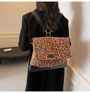 Sac à bandoulière tendance à motif léopard et patchwork de cuir - Product Image 5