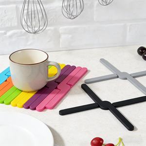 แผ่นรองกันความร้อนแบบพับได้ ซิลิโคนรูปตัว X สำหรับหม้อร้อน แผ่นรองกันความร้อน แผ่นรองซับน้ำ ทนความร้อน สำหรับโต๊ะครัว - Product Image 5