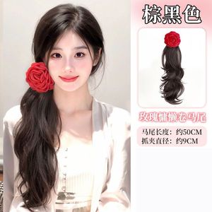 Peluca de cola de caballo Wilderness Rose con ondas en capas, aspecto natural, cola de caballo lateral para mujer - Product Image 6